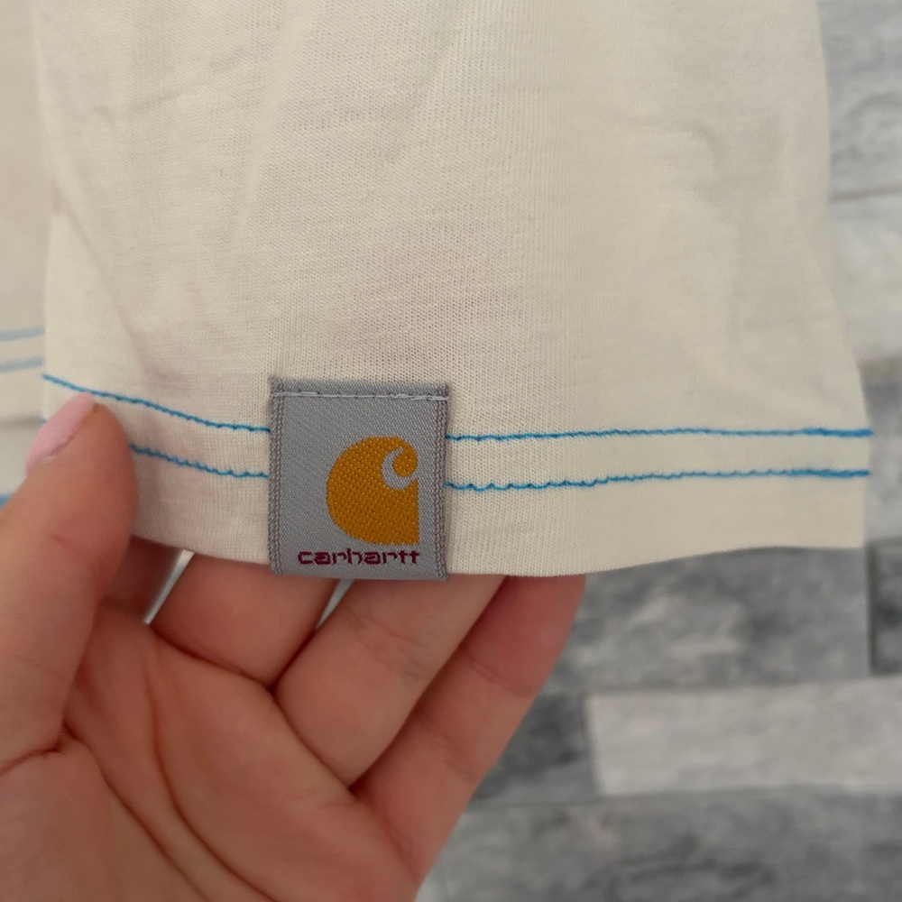 New!! Carhartt women's Cream and Blue Logo T-Shirt - Picture 3 of 12
